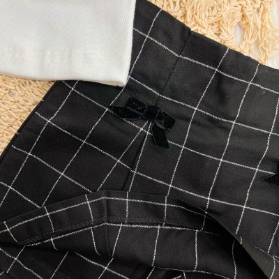  Conj. Colete de Pelinho, Blusa Gola Alta e Short Saia Quadriculado - Off White e Preto